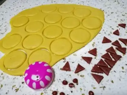 Make Piggy cookies step 11