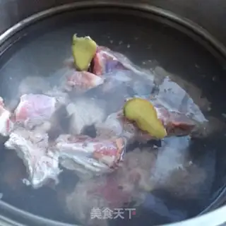 Make Carrot corn ribs soup step 2