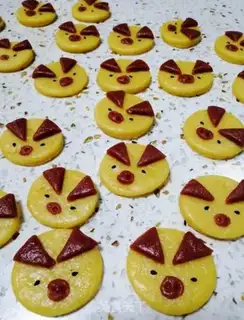 Make Piggy cookies step 12