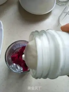 Make Flamingo grain nut yogurt cup step 1