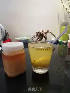 Make Bronze lemon honey tea step 3