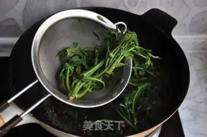 Make Scorch cucumber noodles step 1