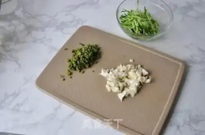 Make Scorch cucumber noodles step 2