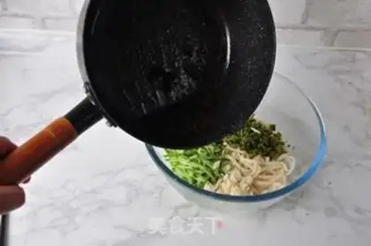 Make Scorch cucumber noodles step 4