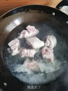 Make Red-hot pig hoof beans step 1