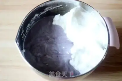 Make Black-Eyed Chestnut Cake roll step 9