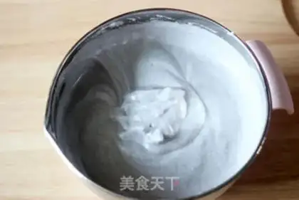 Make Black-Eyed Chestnut Cake roll step 10