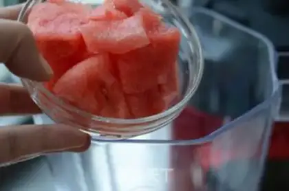Make Sydney watermelon juice step 1