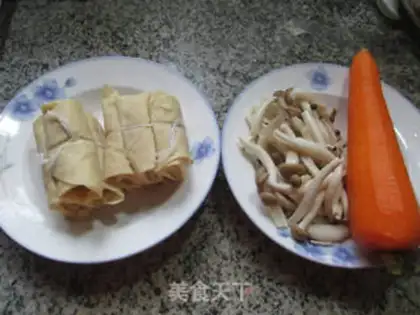 Make Crab mushrooms, carrots, noodles step 0