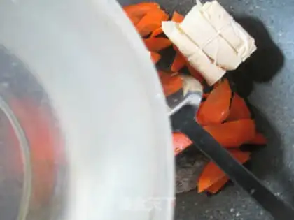 Make Crab mushrooms, carrots, noodles step 3