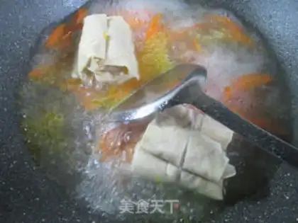 Make Crab mushrooms, carrots, noodles step 4