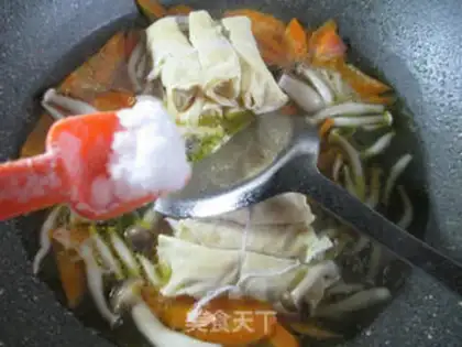 Make Crab mushrooms, carrots, noodles step 6