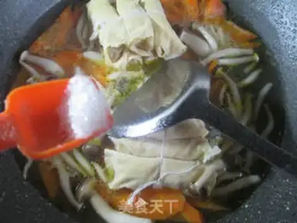 Make Crab mushrooms, carrots, noodles step 7