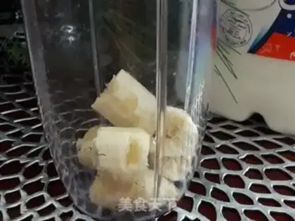 Make Banana shake step 1