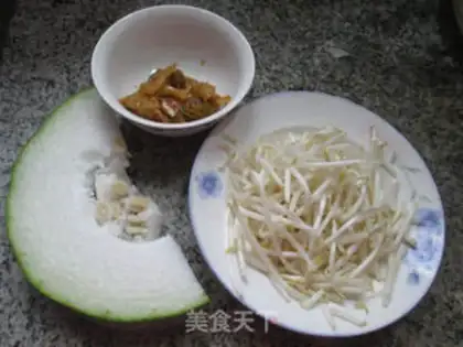 Make Squeeze the green bean sprouts step 0