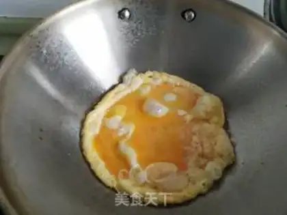 Make Fried buns with ice flowers step 2