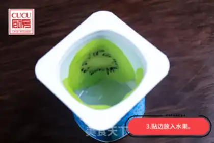 Make Fruit yogurt popsicle step 2