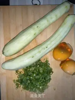Make cucumber omelet soup step 0