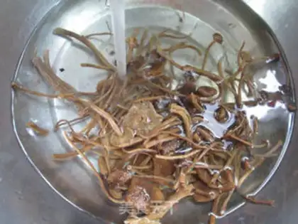 Make Tea mushrooms, quail roast step 1
