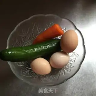 Make Cucumber carrot fried eggs step 0