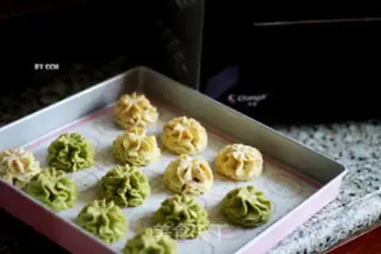 Make Roses with tea clouds and cookies step 12