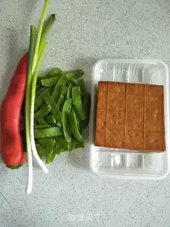 Make Sour chicken tofu fried Dutch beans step 0