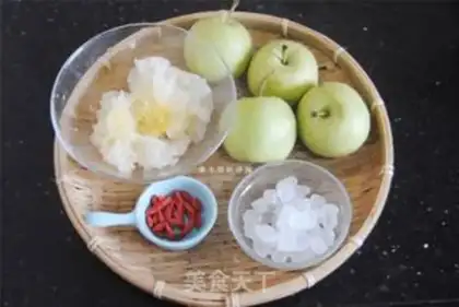 Make Pears with silver ears step 0