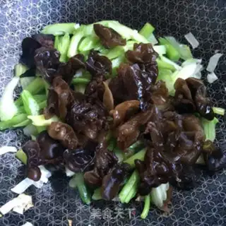 Make Celery fried wood step 4