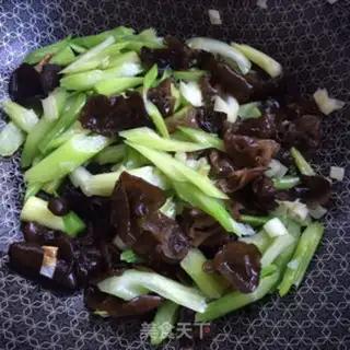Make Celery fried wood step 5