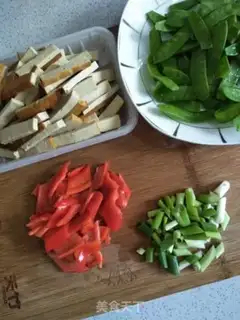 Make Sour chicken tofu fried Dutch beans step 3