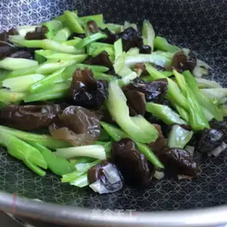 Make Celery fried wood step 6