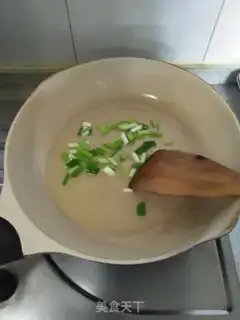 Make Sour chicken tofu fried Dutch beans step 4