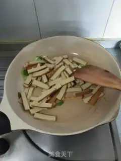 Make Sour chicken tofu fried Dutch beans step 5