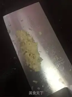 Make Garlic fried melons step 1