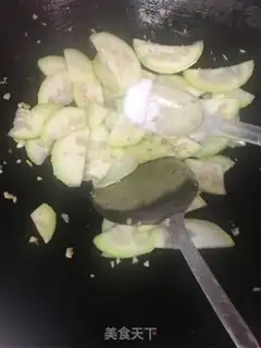 Make Garlic fried melons step 3