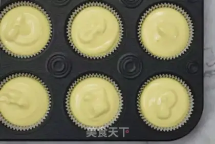 Make Pearl cupcakes step 7