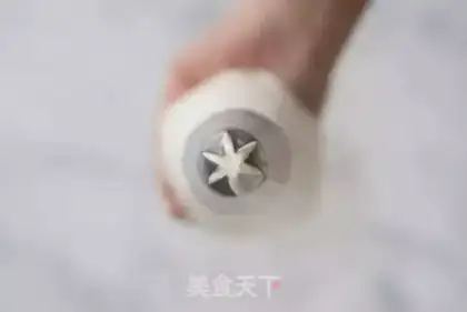 Make Pearl cupcakes step 10