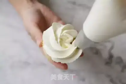 Make Pearl cupcakes step 11