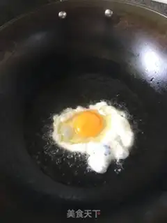 Make Scrambled eggs step 1