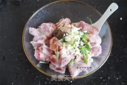 Make Sand tea steamed ribs step 3