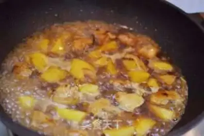 Make Spicy chicken wings and potatoes step 4
