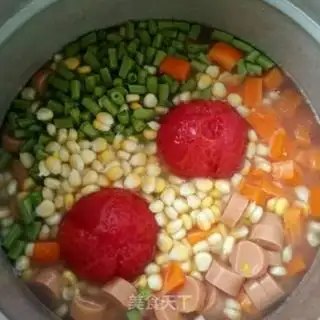 Make A pot of tomato vegetables step 2