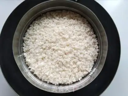 Make Salted egg oatmeal step 1