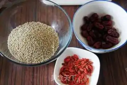 Make Red dates, black rice porridge step 0