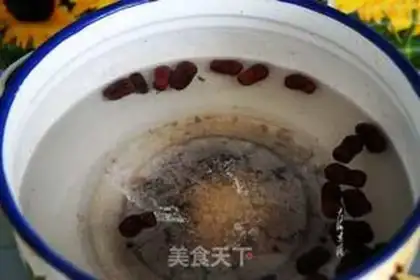 Make Red dates, black rice porridge step 1