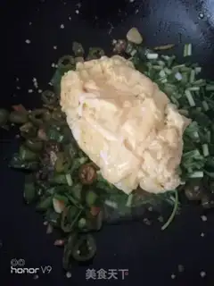 Make Chili fried eggs step 6