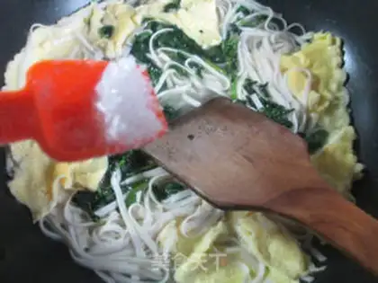 Make Duck omelet cranberry noodles step 7