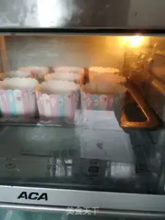Make Spongebee Cake Cup step 8