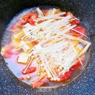 Make Sour sweet tomato egg soup step 4