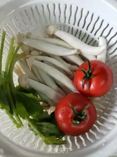 Make Skiffon sea mushroom tomato soup step 0